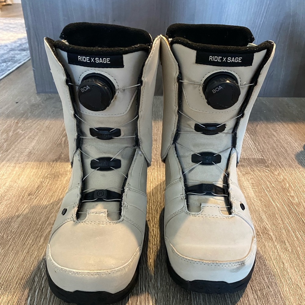 Women's Lace Up Boots - Cream